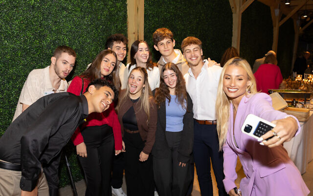 The Atlanta community’s Shinshinim pose with Adam Zborovsky, an athlete from the Israel ParaSport Center, and award-winning performer and Israel advocate, Montana Tucker.