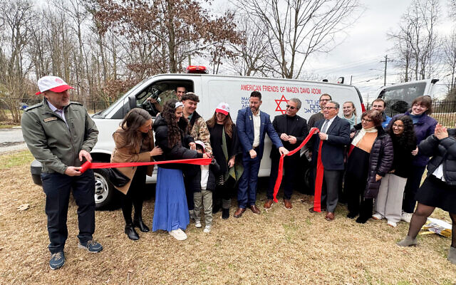 The Lubin family, Howard Zavell, Richard Zelin, Royi Ende, and others cut the ribbon for the Magen David Adom ambulance dedicated to Rose Lubin. 