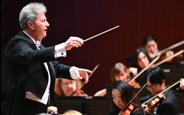 Yoel Levi, who led the Atlanta Symphony Orchestra for 12 years in the late 1980s and 1990s, recently stepped in on short notice to lead the orchestra again. Yoel Levi, who led the Atlanta Symphony Orchestra for 12 years in the late 1980s and 1990s, recently stepped in on short notice to lead the orchestra again.