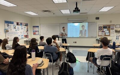 Simon Kottlerman from Hinksey Labs, an Israeli education startup in Oxtord, U.K., spoke to a class of Weber business students on how to perform market and business research. 