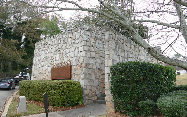 The Memorial is often passed by those driving through the cemetery, not realizing there is space to walk inside. The Memorial is often passed by those driving through the cemetery, not realizing there is space to walk inside.