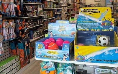 Local toy shop Learning Express celebrates the grand opening of new Atlanta location.