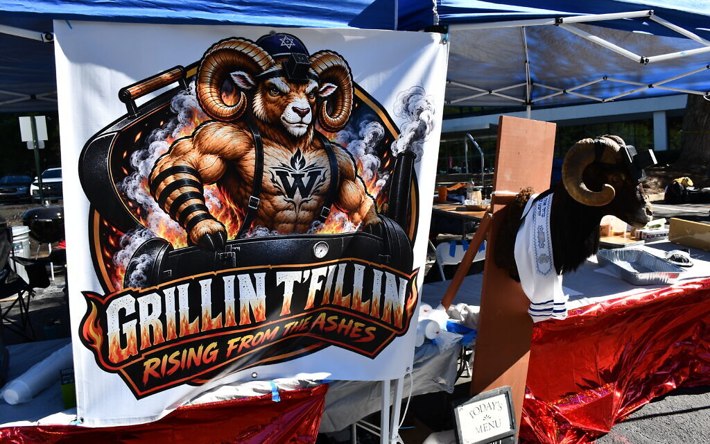 Grillin T’Fillin won Best Team Name and Best Booth.