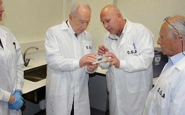 Former President Shimon Peres gives a DNA sample for research purposes at the GGA laboratory on Monday (photo credit: Yosef Avi Yair Engel/Flash90)
