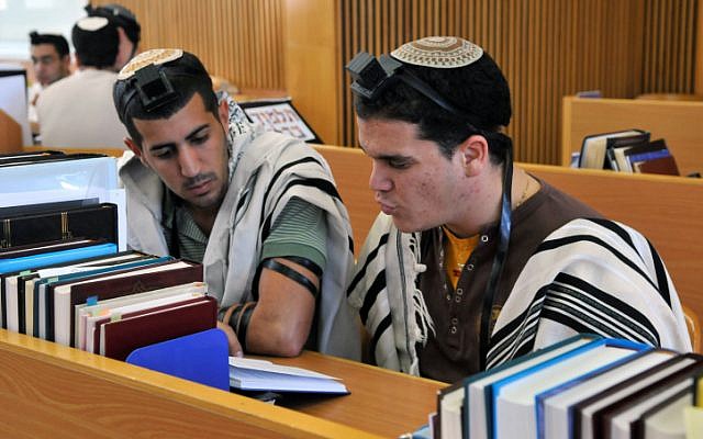 Students pore over their books in a Hesder yeshiva's Beit Midrash (photo credit: Yossi Zeliger/Flash90)