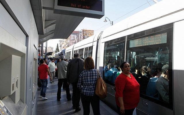 Illustrative: A station in Jerusalem's light rail system. The system is included in the Transport Ministry's public transportation database. (Uri Lenz/Flash90)