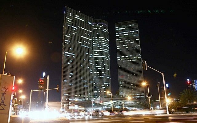Tel Aviv's Azrieli Center by night (Yehoshua Yosef/Flash90)