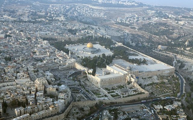 An aerial view of the Temple Mount, with the southern wall and archaeological park in the foreground. (photo credit: Yossi Zamir/Flash 90)