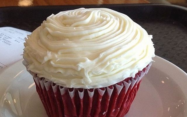 Skip the layers and just make red velvet cupcakes instead (Photo credit: luciama/CC-BY-SA-3.0)