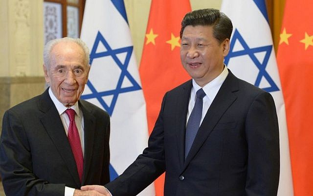 Former President Shimon Peres meets with Chinese President Xi Jinping in Beijing, China, April 8, 2014. (photo credit: Amos Ben Gershom/GPO/Flash 90)