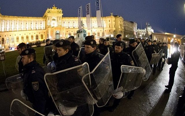 Austrian riot police blocks streets from protesters opposing the annual right-wing Freedom Party's Academic Ball near the Hoffburg palace in Vienna, on January 30, 2015 (photo credit: AFP/JOE KLAMAR)