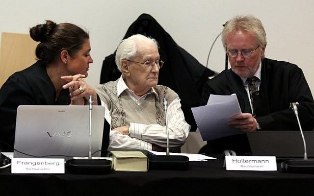 Former Nazi death camp officer Oskar Groening (center) and his lawyers Hans Holtermann (right) and Susanne Frangenberg (left) at the opening of Groening's trial in Lueneburg, Germany, on April 21, 2015 (photo credit: AFP/Ronny Hartmann, Pool)