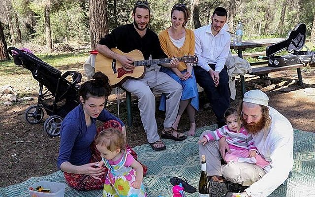 Israelis enjoy a picnic at the Gush Etzion forest in Gush Etzion on April 6, 2015, during the Passover vacation. (Photo credit: Gershon Elinson/Flash90)