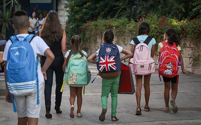 Children arrive for their first day of school at the Paula Ben Gurion school in Jerusalem on September 1, 2015. (Hadas Parush/Flash 90)