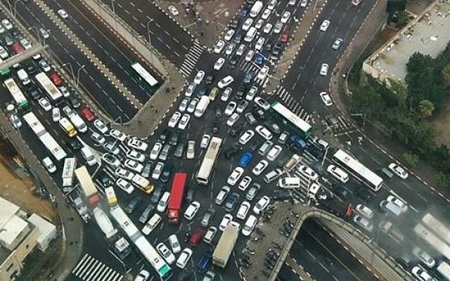 Severe traffic on the Ayalon Highway in Tel Aviv on October 28, 2015. (Simcha Simon, courtesy)