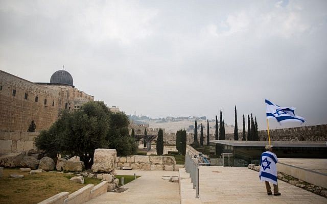View of the Davidson Center Archeological park, near the Western Wall, in Jerusalem's Old City, December 17, 2015. (Yonatan Sindel/Flash90)