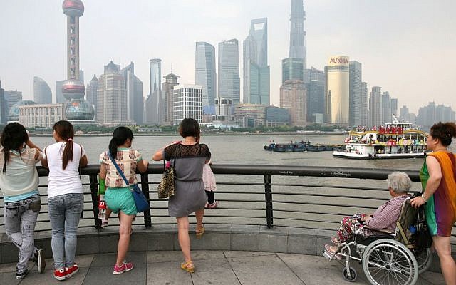 Locals watch the view of the Oriental Pearl Radio & TV Tower in Shanghai, China, September 14, 2013. (Liron Almog/Flash90)