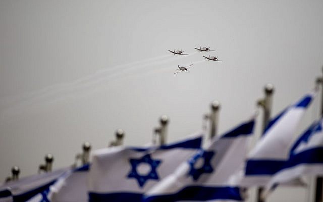 Ahead of the upcoming 69th Independence Day celebrations, Israeli Air Force aircraft fly during training over Jerusalem, April 26, 2015. (Yonatan Sindel/Flash90)