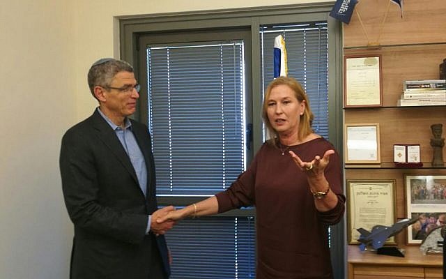 Illustrative: Zionist Union MK Tzipi Livni meets with President  of the Union for Reform Judaism Rabbi Rick Jacobs on June 26, 2017 (Courtesy)