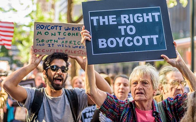 Illustrative image of demonstrators outside the offices of New York Gov. Andrew Cuomo protesting his executive order calling for New York companies to divest from organizations that support the BDS movement, June 9, 2016. (Erik McGregor/Pacific Press/LightRocket/Getty Images)