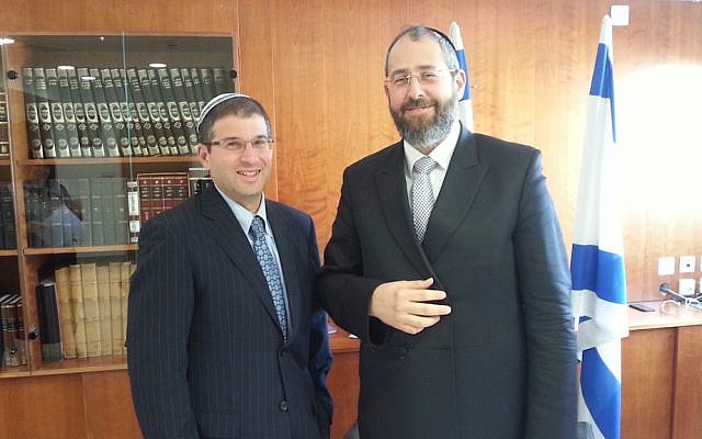 Rabbi Seth Farber of ITIM and Chief Rabbi David Lau in 2013 (Courtesy of ITIM)
