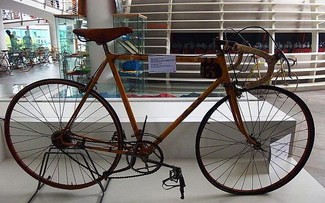 The 4-speed bicycle Gino Bartali rode to victory in the general classification of the 1938 Tour de France (Cc via Wikipedia)