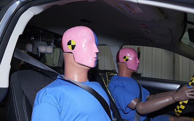 Two male Hybrid III crash test dummies. (CC BY-SA, Insurance Institute for Highway Safety/ Wikimedia Commons)