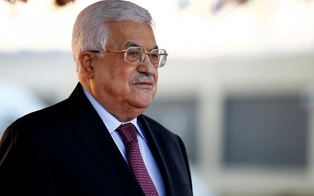 Palestinian President Mahmoud Abbas is received on his arrival at the Bole International Airport ahead of the 28th Ordinary Session of the Assembly of the Heads of State and the Government of the African Union in Ethiopia's capital Addis Ababa, January 29, 2017. REUTERS/Tiksa Negeri - RC1C1F47DD80