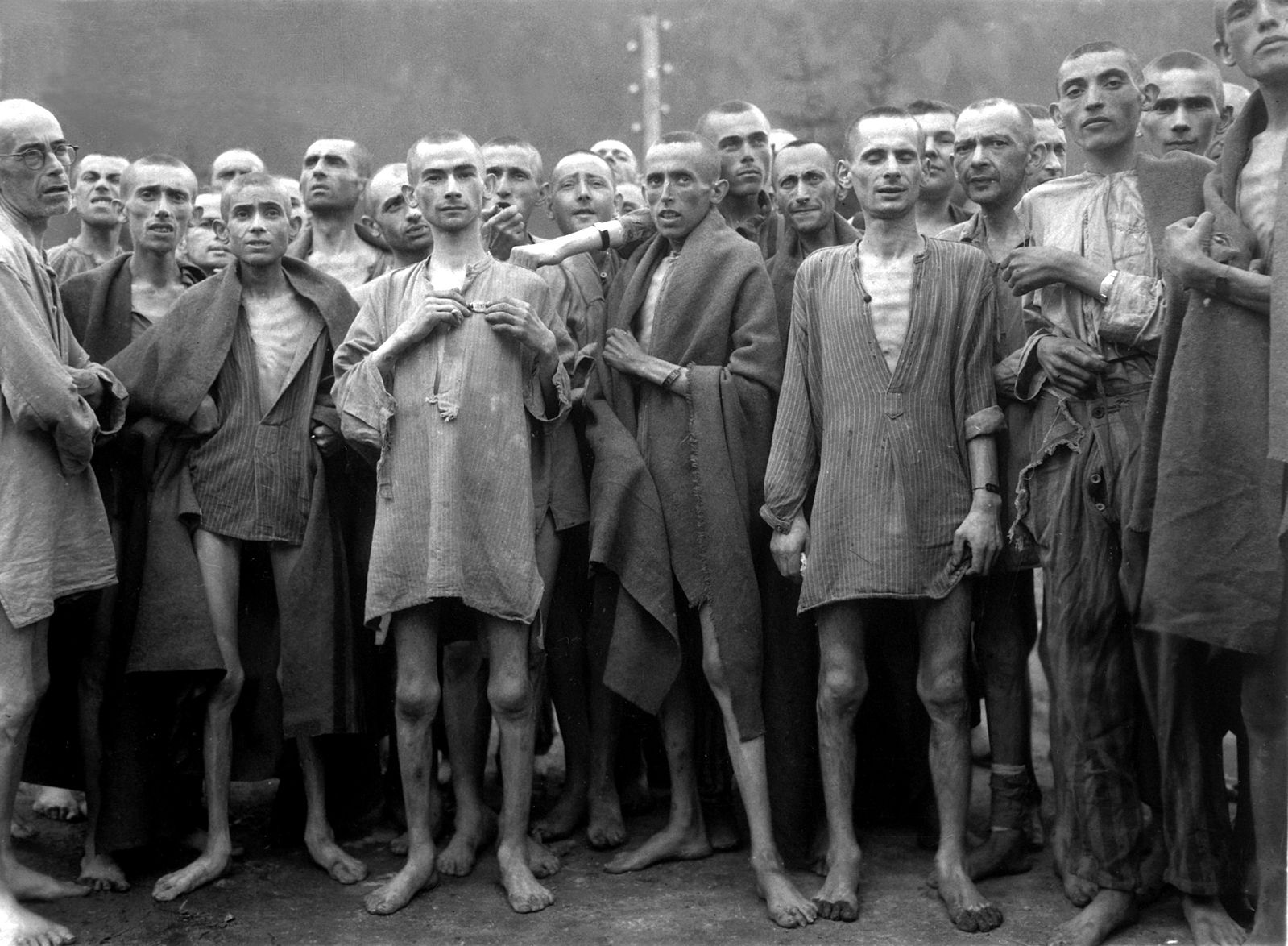 1599px-Ebensee_concentration_camp_prisoners_1945-1.jpg