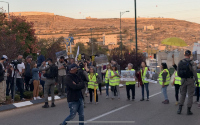 Activists block road for residents leaving Kiryat Arba
(Photo taken by Author 11/28/2021)