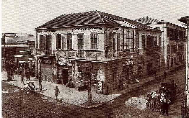 Avraham Soskin studio, in Tel Aviv, 1920.