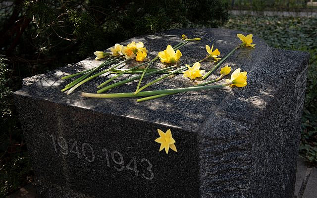 Warsaw, Warsaw, Poland. 19th Apr, 2021. A memorial stone is covered with daffodils on April 19 2021 in Warsaw, Poland. On April 19 people commemorate the victims of the Warsaw Ghetto uprising that took place on April 19, 1943. Today marks its 78th anniversary. Credit: Aleksander Kalka/ZUMA Wire/Alamy Live News  (Via Jewish News)