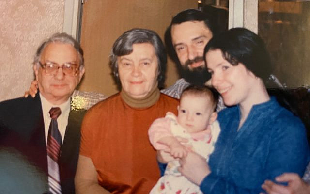 Ephraim and Anna Kholmyansky (r) with his parents (l) and their daughter, Moscow 1987.