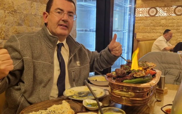 Shimshon Leshinsky posing with food at the newly opened Effendi restaurant in Jerusalem. Photo: Facebook