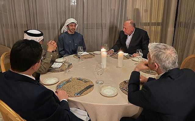 Morocco’s Nasser Bourita, Bahrain’s Abdullatif bin Rashid Al-Zayani, UAE’s Abdullah bin Zayed Al Nahyan, Egypt’s Sameh Shoukry and Yair Lapid dine, during a summit for foreign ministers at the Kedma Hotel in Sde Boker, March 27, 2022. (Egypt Foreign Ministry Twitter Account)