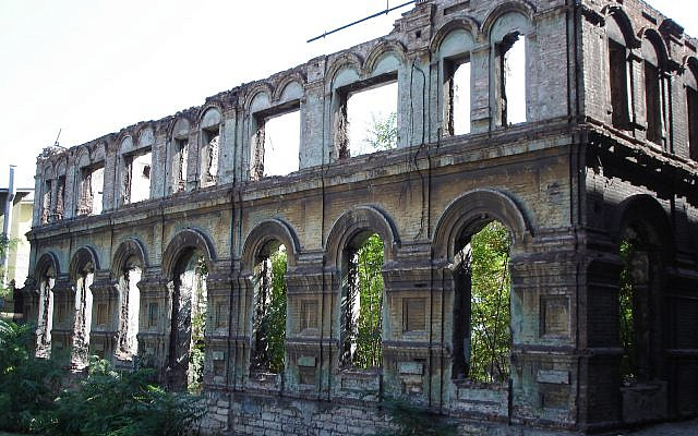 Since the 1990s, when its roof collapsed under heavy snow, all that remains of the The Choral Synagogue in Mariupol, Ukraine, is the brick facade and foundations. (Wikimedia Commons)