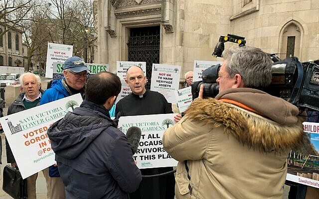 Protesters outside the Royal Courts of Justice in central London ahead of a hearing regarding the UK Holocaust Memorial, 2022 (Jewish News)