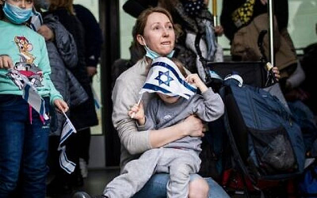 A Jewish Ukrainian immigrant holds her baby after disembarking from an airplane at Ben Gurion international airport, 6 March 2022. Credit: ilia Yefimovich/dpa/Alamy Live News/ Via Jewish News