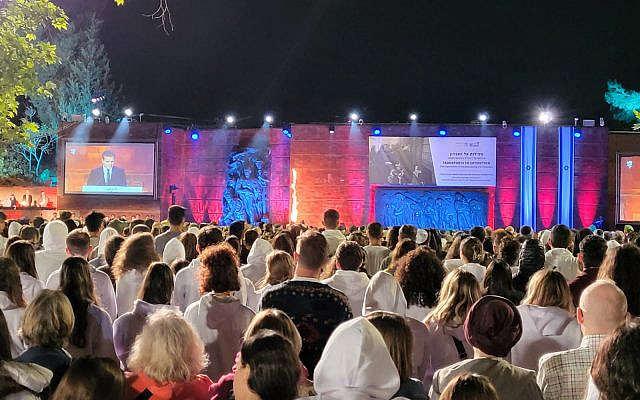 Yom HaShoah ceremony at Yad Vashem, April 27, 2022. (courtesy)