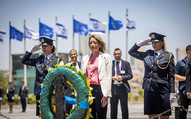 Roberta Metsola, President of the European Parliament, with Knesset Speaker Mickey Levy during a welcome ceremony at the Israeli parliament in Jerusalem on May 23, 2022. (Yonatan Sindel/Flash90)