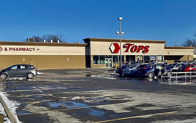 The Tops supermarket on Jefferson Avenue in the Cold Spring section of Buffalo, New York, as seen on a February 2022 afternoon.
(CC BY 4.0 Wikipedia)