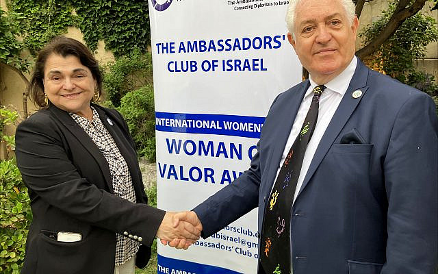 Rita Maria Hernández, Costa Rica's ambassador to Israel, and Yitzhak Eldan, founder and president of the Ambassadors Club of Israel. (Photo by Larry Luxner)
