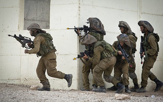 Illustrative: For the first time exposed to the camera; soldiers of the operational unit 8200 training in the field. Sep 11 2012. (Moshe Shai/Flash90)