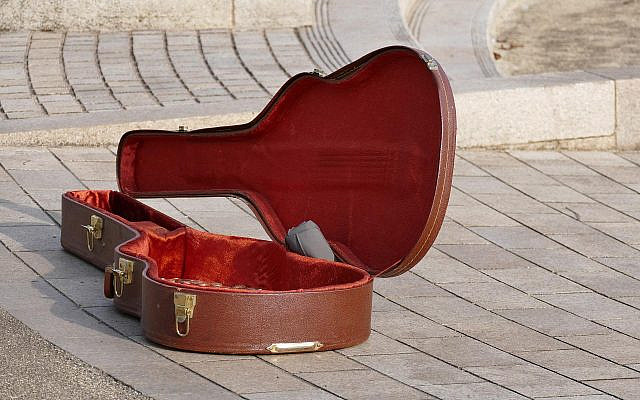 https://pixabay.com/photos/guitar-case-instrument-music-1259451/