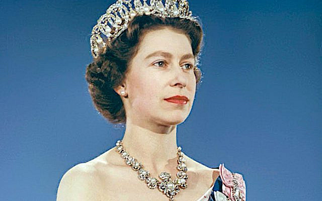 Queen Elizabeth II in 1959 (Source: WikiCommons)