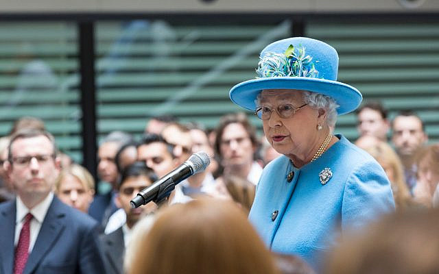 The Queen gives a speech at Home Office HQ. (CC BY, UK Home Office/ Wikimedia Commons).