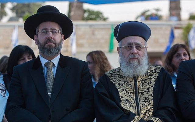 Chief Sephardi Rabbi Yitzhak Yosef, right, and Ashkenazi Chief Rabbi David Lau attend a New Year’s ceremony of the Israel Police Command at the National Headquarters of the Israel Police in Jerusalem on September 7, 2015. (Yonatan Sindel/Flash90)