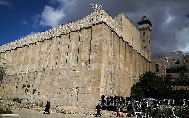 View of the Cave of the Patriarchs in the West Bank city of Hebron, on December 30, 2019. Photo by Gershon Elinson/Flash90 *** Local Caption *** îáè
ëììé
çáøåï
îòøú äîëôìä