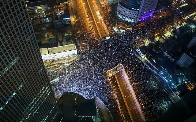 Over 100,000 people protest against the proposed changes to the justice system in Tel Aviv, on January 21, 2023. (Flash90)