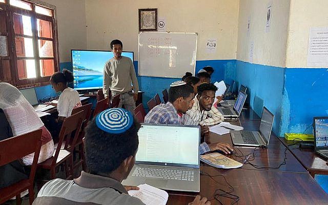 Jewish students learning computer skills in Gondar, Ethiopia (Credit: World ORT)